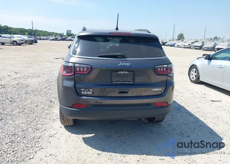 2021 Jeep Compass Latitude 4X4 z USA, uszkodzony, nr VIN 3C4NJDBBXMT584084